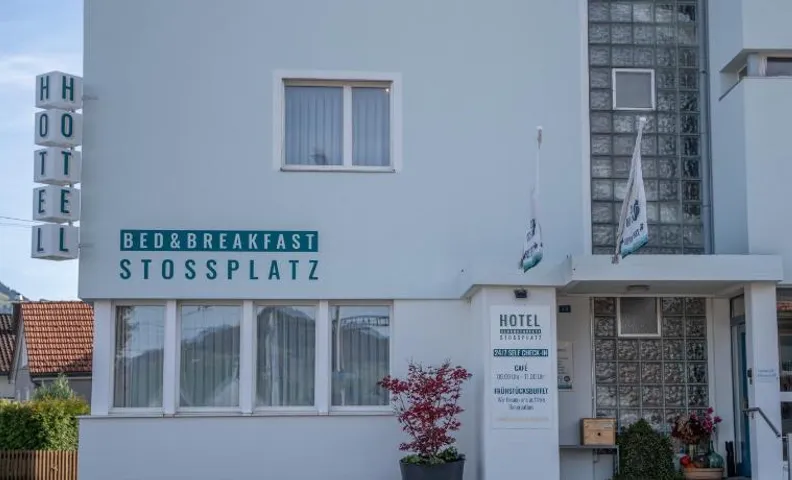 Hotel B&B Stossplatz anytime and easy self Check-in