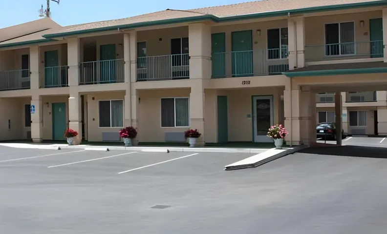 Dune Surfer Inn