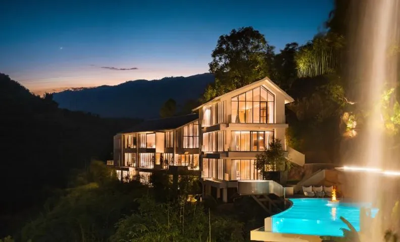 Suri Qinghe Cliff Waterfall Luxury Hotel