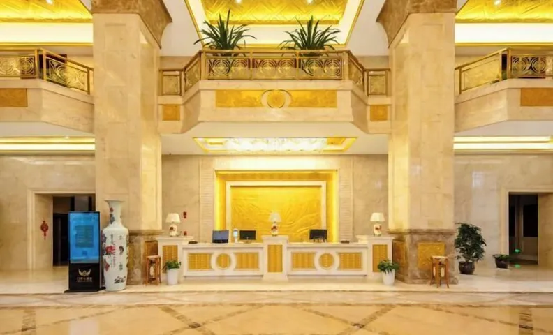 Menluo Wa Jing Luxury Grand Hotel(Hulu Town Wa Tribe Branch)