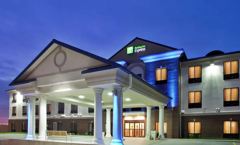 홀리데이 인 익스프레스 & 스위트 맥퍼슨 바이 IHG
