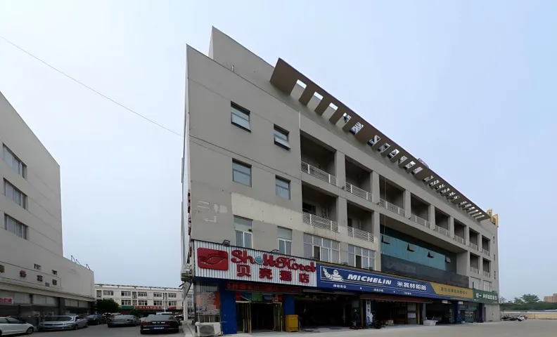 쉘 수찬 수청 디스트릭트 오토 파츠 몰 호텔