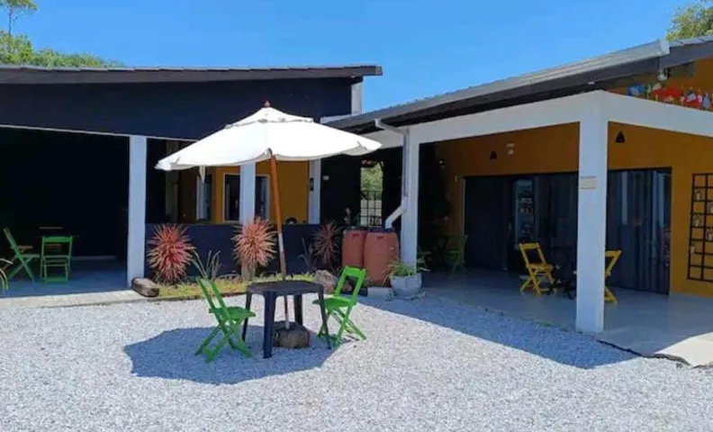 Suíte 2 confortável com piscina em Pontal do Sul
