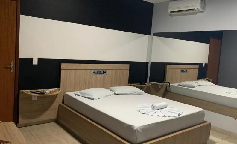 Diamond Motel