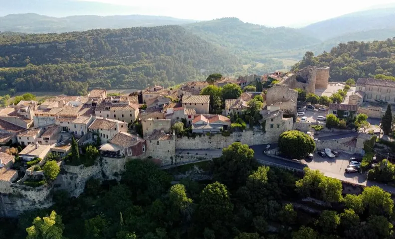 LES REMPARTS - Venasque