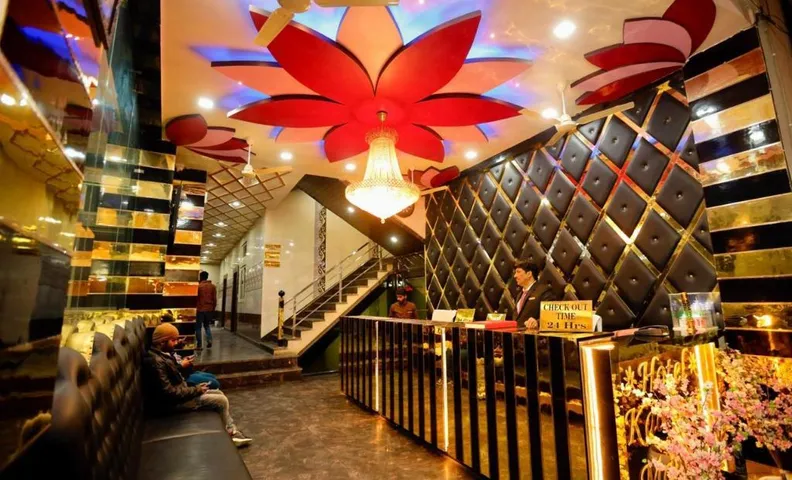 Hotel Kaaynat Mahal 25 Mtrs from Dargah