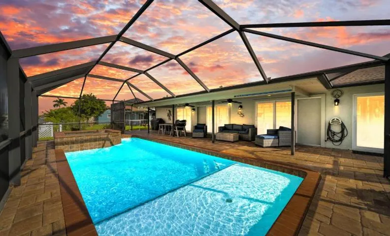 Savona Azure Resort-3 Bedrooms,-Boat Dock -Pool View Relaxation Area, Jacuzzi, Htd Pool