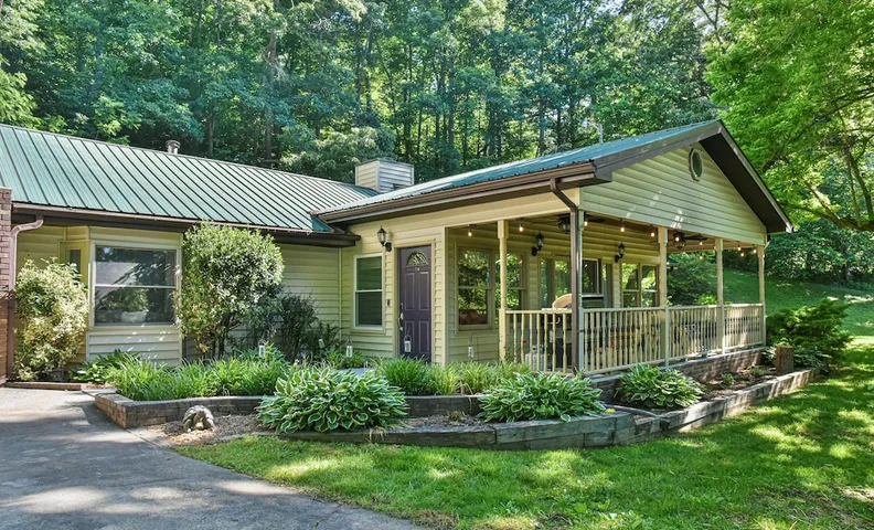 Mountain Retreat Hot Tub Asheville