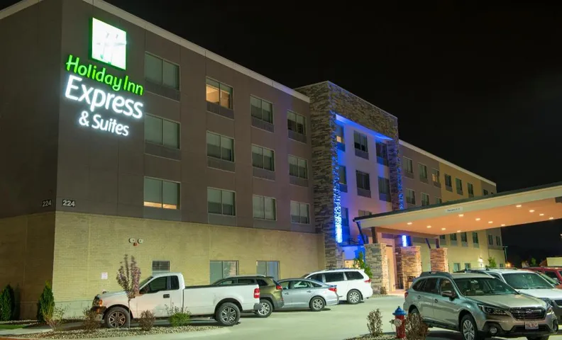 Holiday Inn Express and Suites Louisville N Jeffersonville By IHG