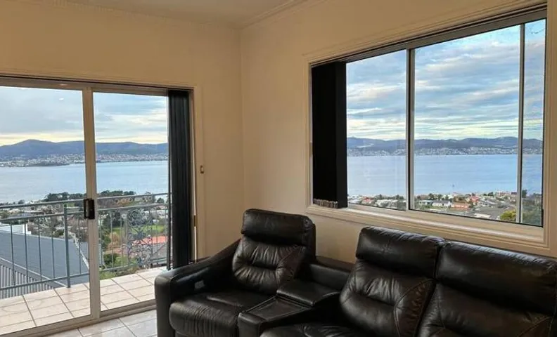 6-BR house in prime location with fantastic views