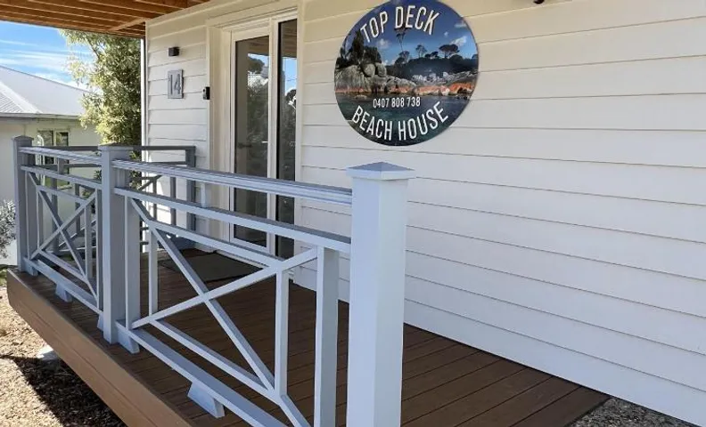 TOP DECK - Panoramic water views of the Bay of Fires