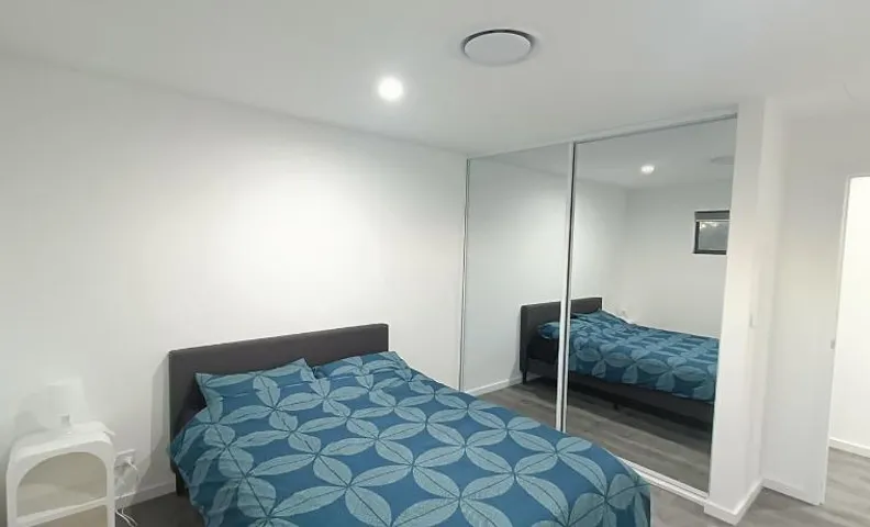 Comfortable and Modern Queen Room in Guildford Home - NR9