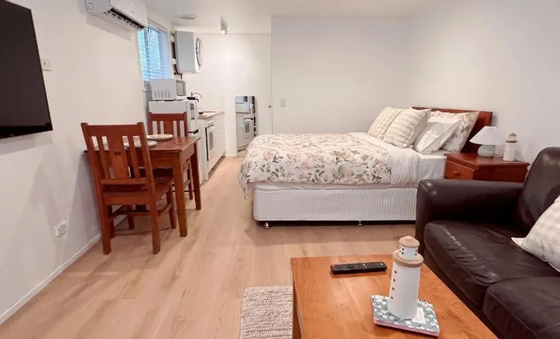 Hargraves Beach Guesthouse 50m to beach