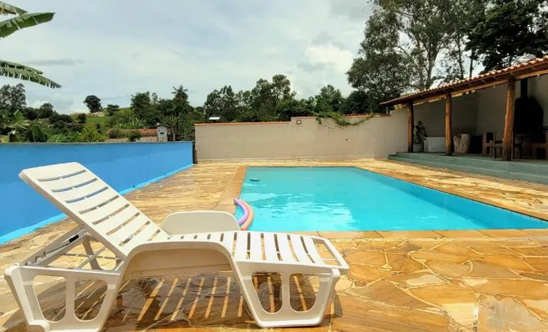 Sítio c/ Piscina, Churrasqueira e Sala de Jogos