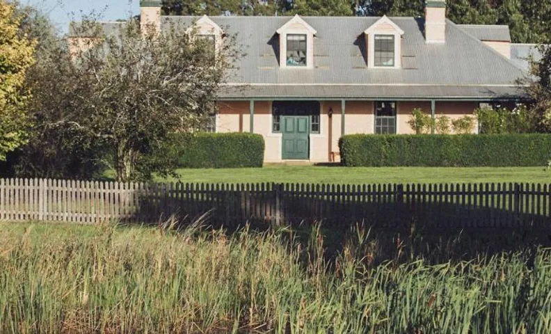 CLAYFIELD HOMESTEAD - rustic country accommodation