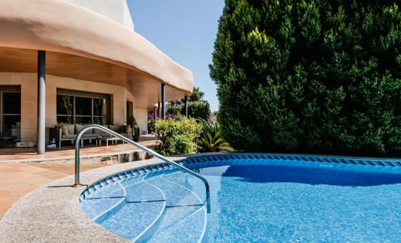 Lushville - Luxurious Villa with Pool in Valencia