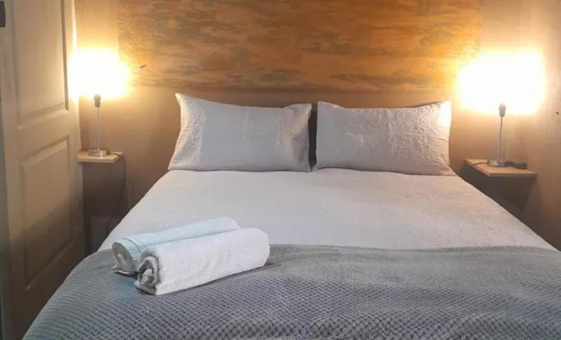 129B African Bushveld Self Catering Buchelor Room