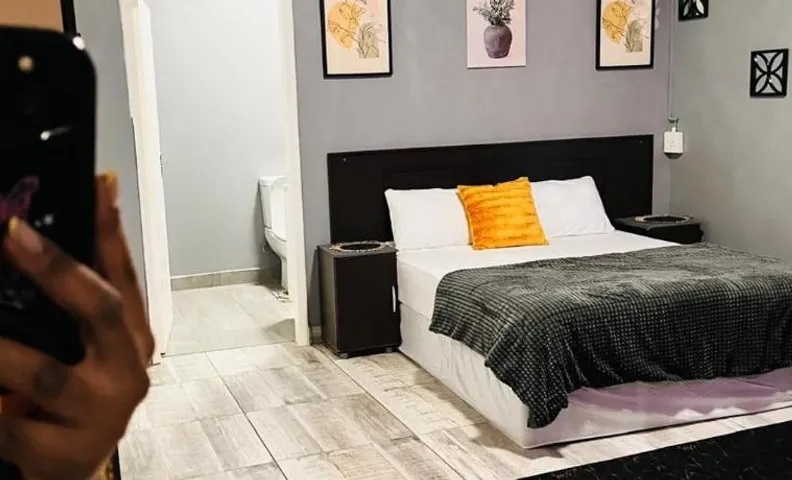 Deluxury Guesthouse