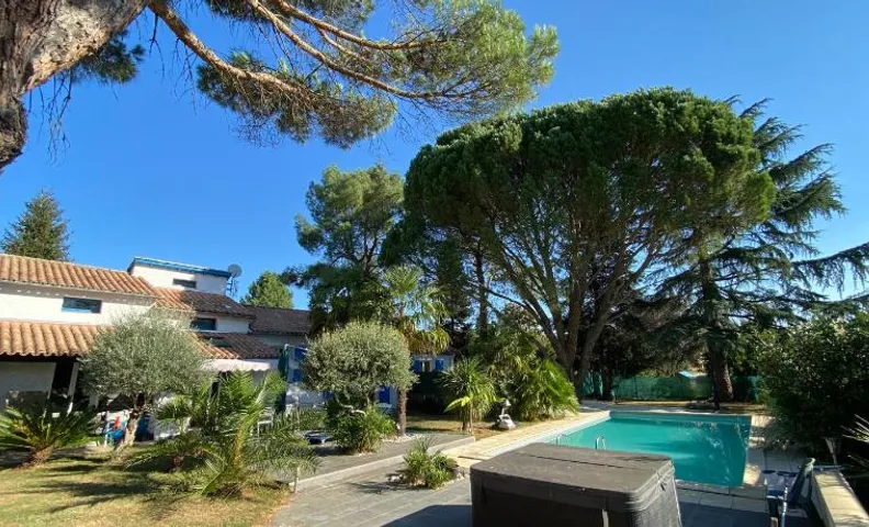 VILLA & JACCUZI-SAUNA-PISCINE-MASSAGES du "Nirvâna Vivant"