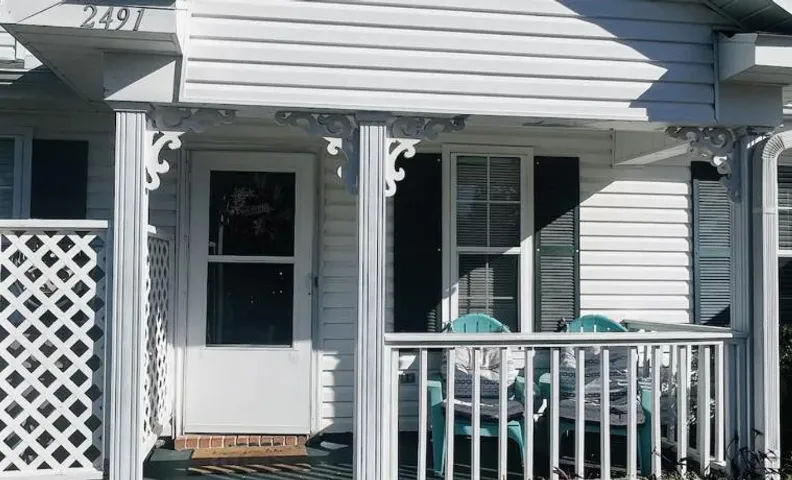 Charming 2 bdr 1 bath home fenced byard N Pensacola Pet Friendly Close to bases