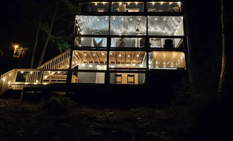 Cozy Mountain Chalet With Hot Tub Outdoor Movie Screen And Fire Place