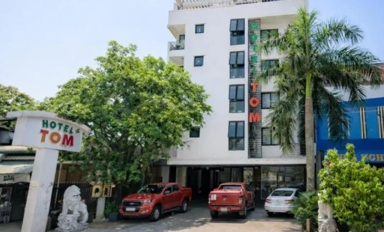 Khách sạn Tom