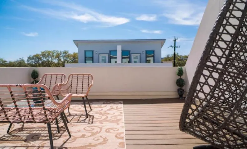 3BR City Views Yard Play 8 min to Six Flags