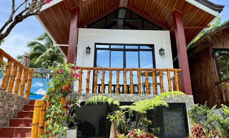 Thani’s Little Cabin Rental - Modern Room