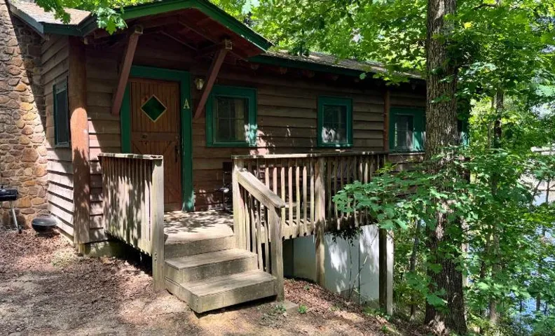 A-ARKANSAS ROCKHOUND - Historic Five Points Lake Hamilton