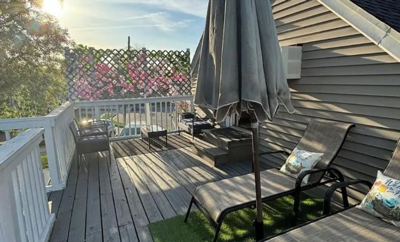 Serene Retreat near JFK Private Balcony, Yard, and Pool Access