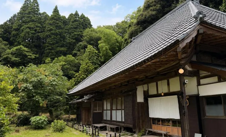 雨ト月 ametotsuki -里山の四季に包まれる古民家宿-焚き火と竈門とBBQ-