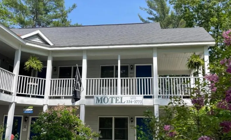 M22 Inn Glen Arbor