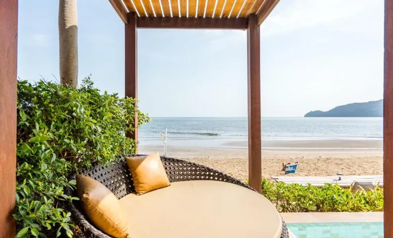 Cozy Beachfront Samroiyod