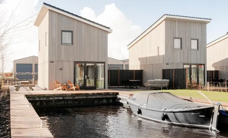 Waterlodge in Heeg - Relax, sail and enjoy!