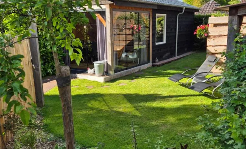 Tinyhouse met Hot Tub en ruime privé tuin
