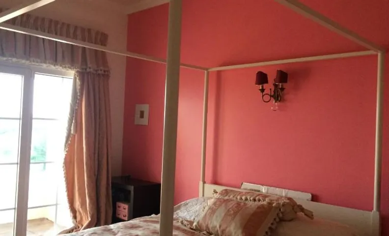 Sunny Suites Golf and Free Parking Guest House