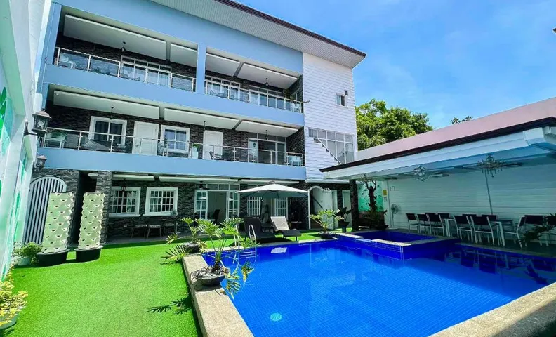 Ronina's Hotel Sipocot