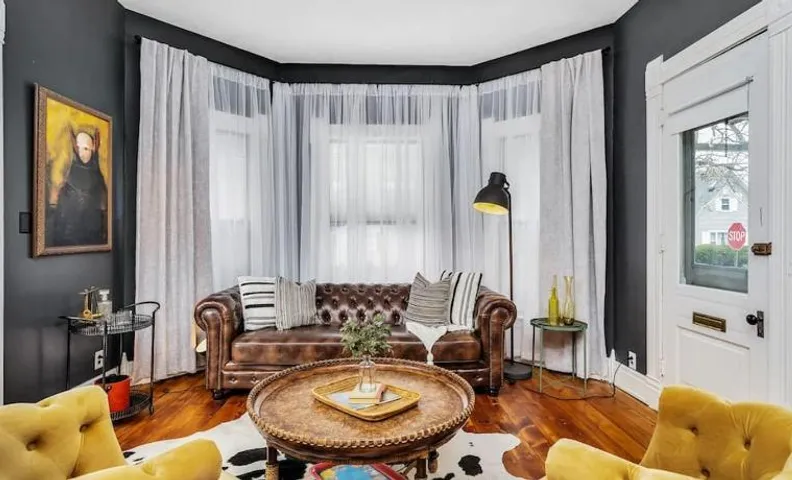 Enchanting Bungalow - 2BR Historic Hidden Gem