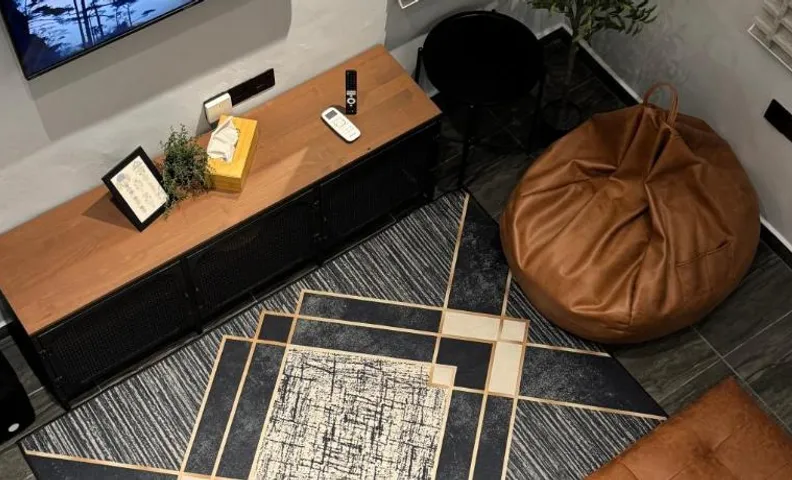 Industrial Loft Tinyhouse Homestay - 2 Queen Bed, Free Netflix, Prime & Wi-Fi Near Bukit Mertajam
