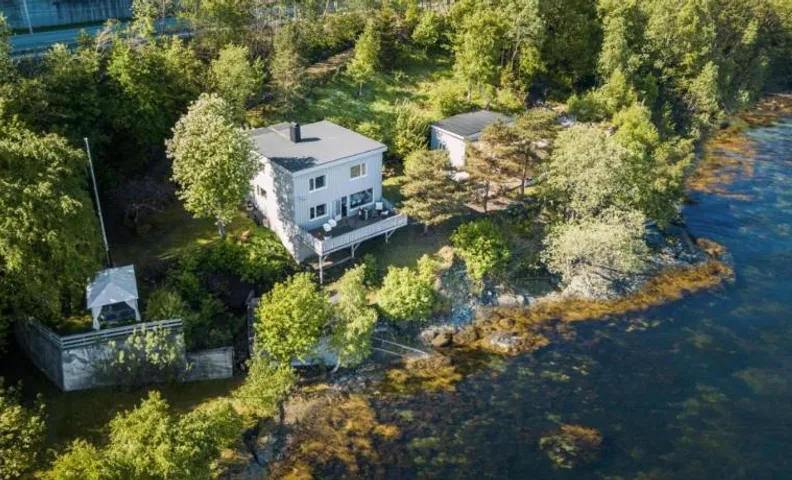 Private House & Bungalow by the sea