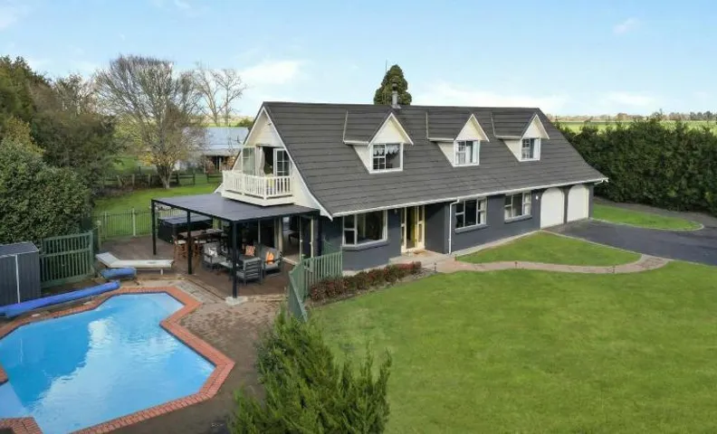Hamilton Greenhill Lodge - Private Pool & Hot Spa Pool & Fireplace