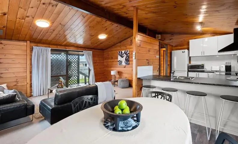 3 Bedroom Rotorua Home Sleeps 6 Fast WiFi Free Parking Ideal for Families or Longer Work Stays