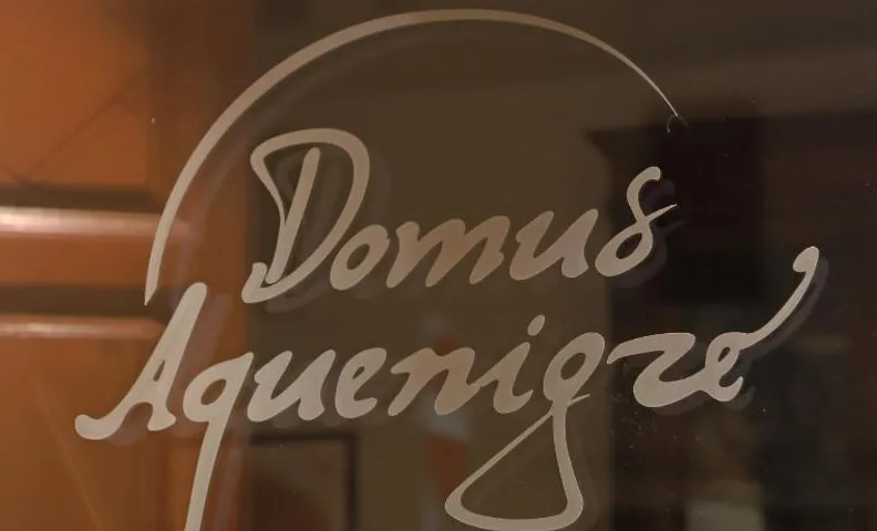 DOMUS AQUENIGRE