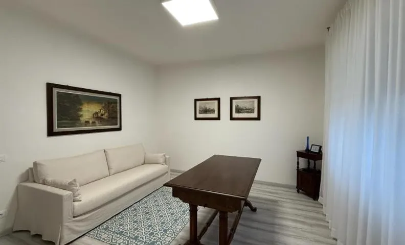 Elena's apartment - casa gialla