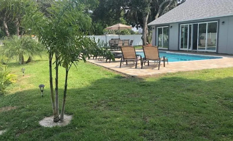 Beautiful pool home minutes from Anna Maria Island