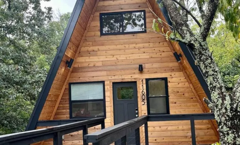 Running Spring Retreat-Cozy Forest A-Frame near Bentonville