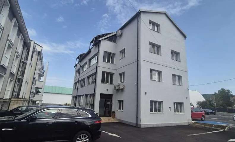 4 Seasons Apartments