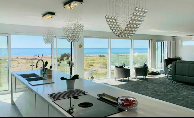 Seaside Place on Shoreham Beach with Hot Tub