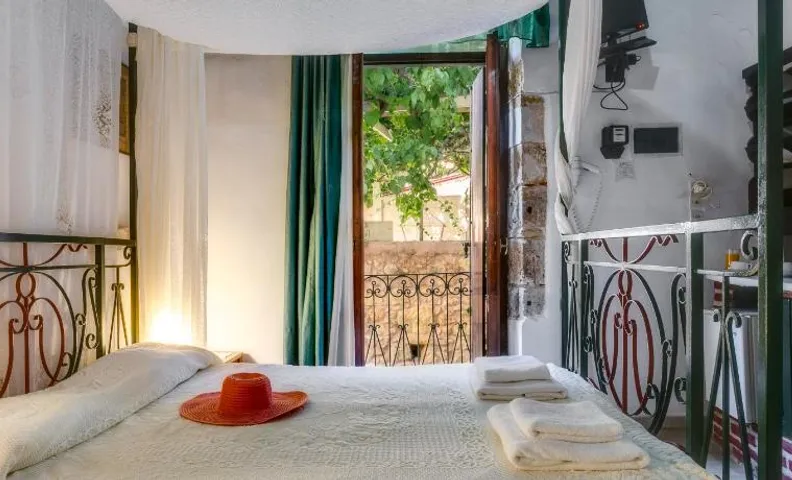 IFIGENIA ROOMS BY MARIOS