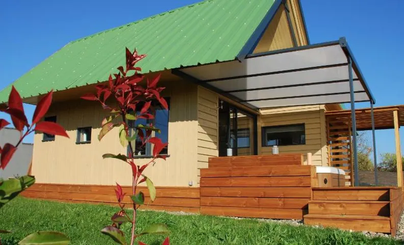 Chalet de charme climatisé, son Jacuzzi - SPA privatif et la piscine de la Maison Bleue du Gers